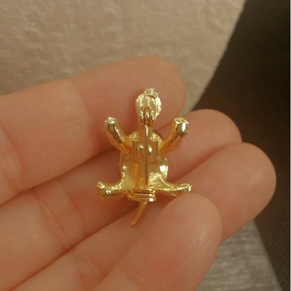 Vintage Jeweled Turtle Pin Red Rhinestone Eyes Detailed Shell Mini Brooch Golden - Picture 9 of 11